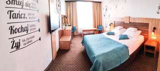Отель Hotel Milenium Легница Улучшенный номер с кроватью размера «king-size»-6